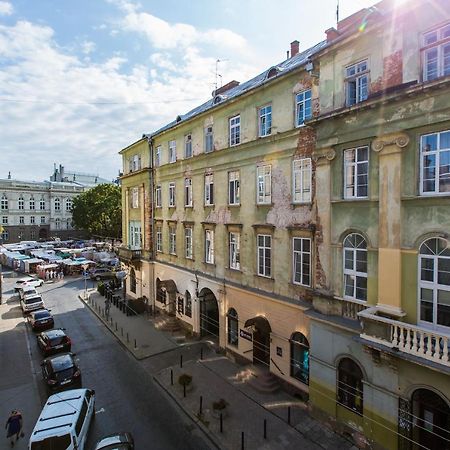 Навпроти Вернісажу Біля Оперного Вулиця Театральна 26 Є Балкон Та Інернет Leilighet Lviv Eksteriør bilde