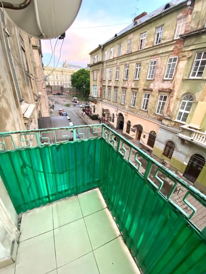 Навпроти Вернісажу Біля Оперного Вулиця Театральна 26 Є Балкон Та Інернет Leilighet Lviv Eksteriør bilde