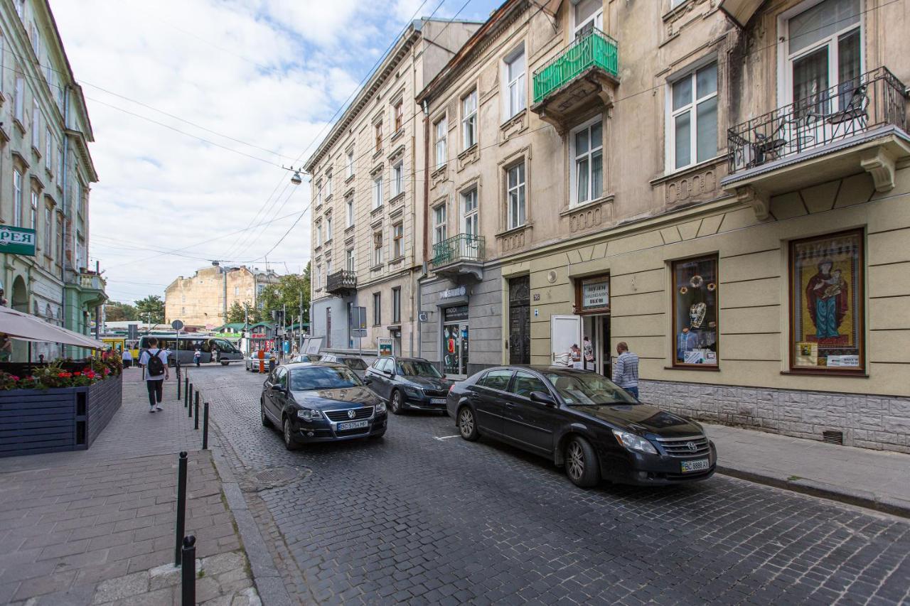 Навпроти Вернісажу Біля Оперного Вулиця Театральна 26 Є Балкон Та Інернет Leilighet Lviv Eksteriør bilde